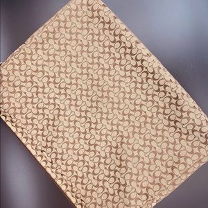 OVERSIZED COACH CLUTCH